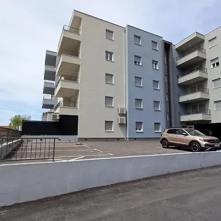 Lux Antonija * Makarska