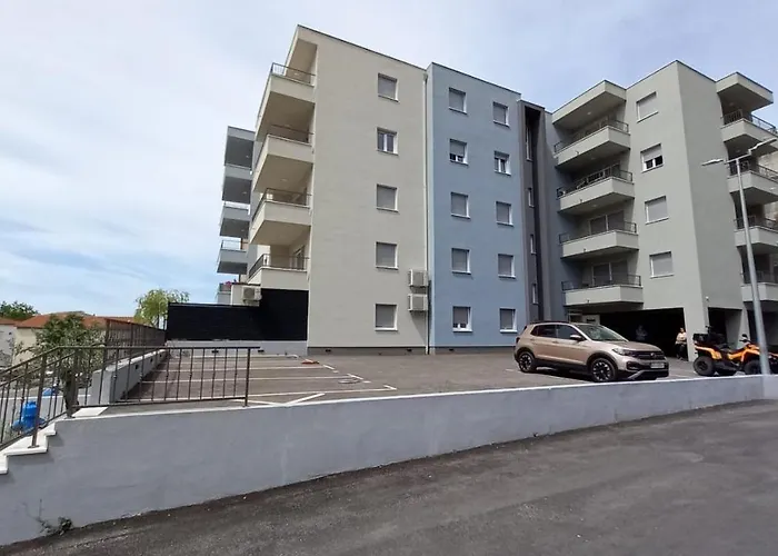 Lux Antonija * Makarska